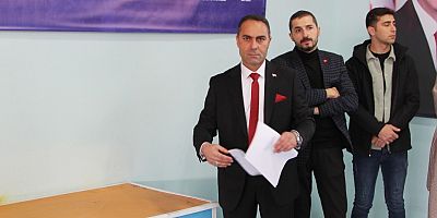 Ak Parti Eleşkirt İlçe Başkanı Taner Kazak Güven tazeledi